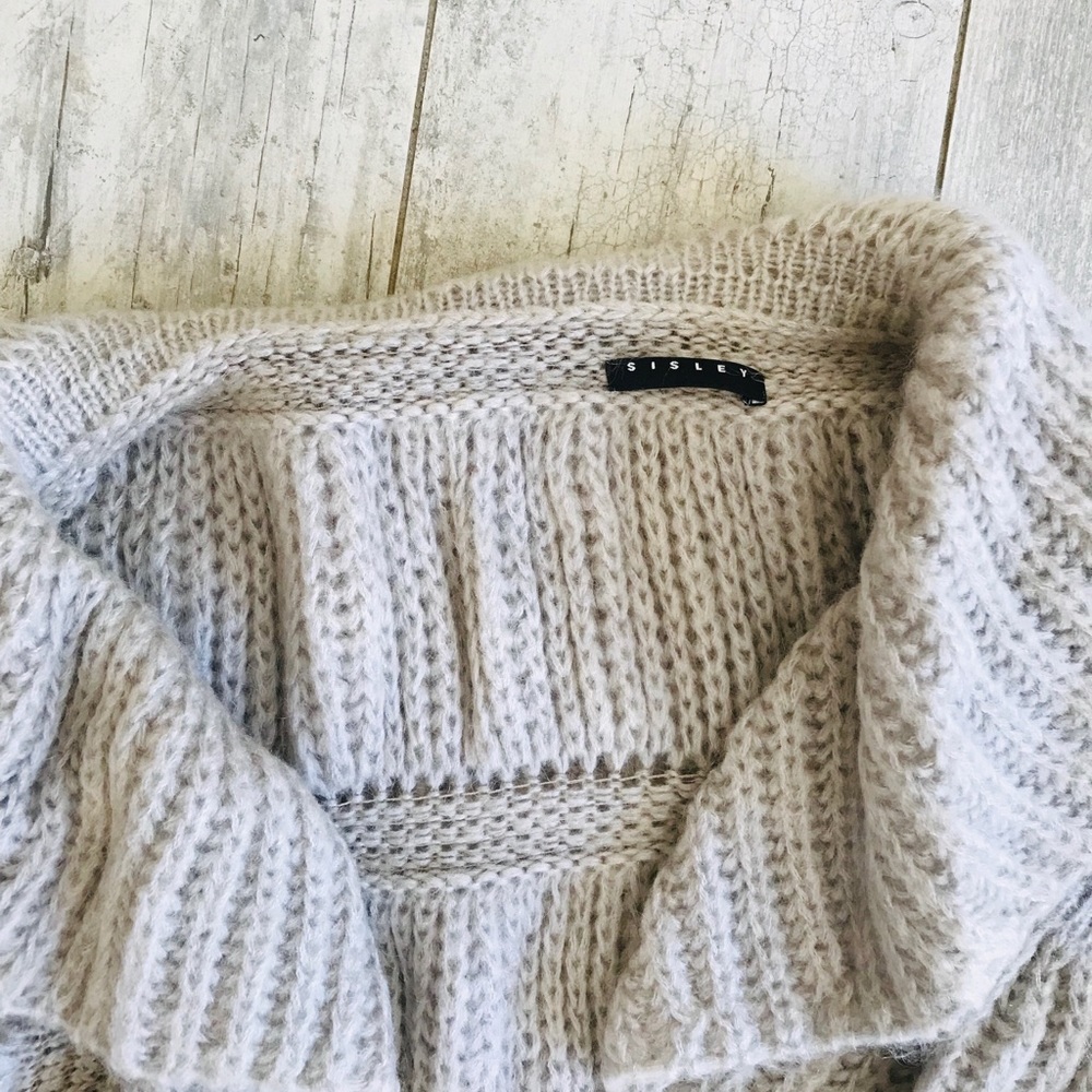 ⭐️ Host Pick ⭐️ Sisley wool taupe ruffle shrug - Picture 2 of 4